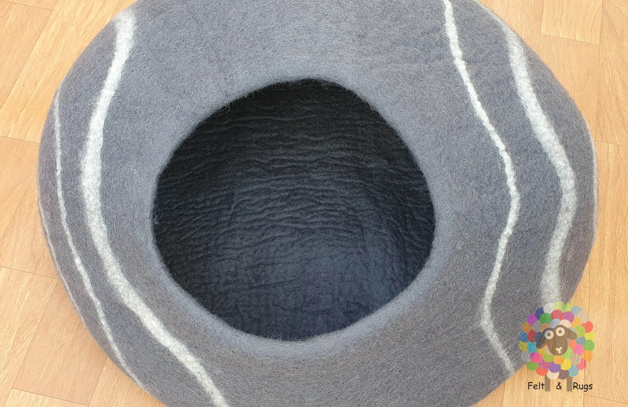 XXXLARGE Felt Cat Cave  (70 cm /27.6 inches diameter) / Cat Bed / Pet Bed / Puppy Bed / Cat House. 100 % Wool . Handmade in Nepal