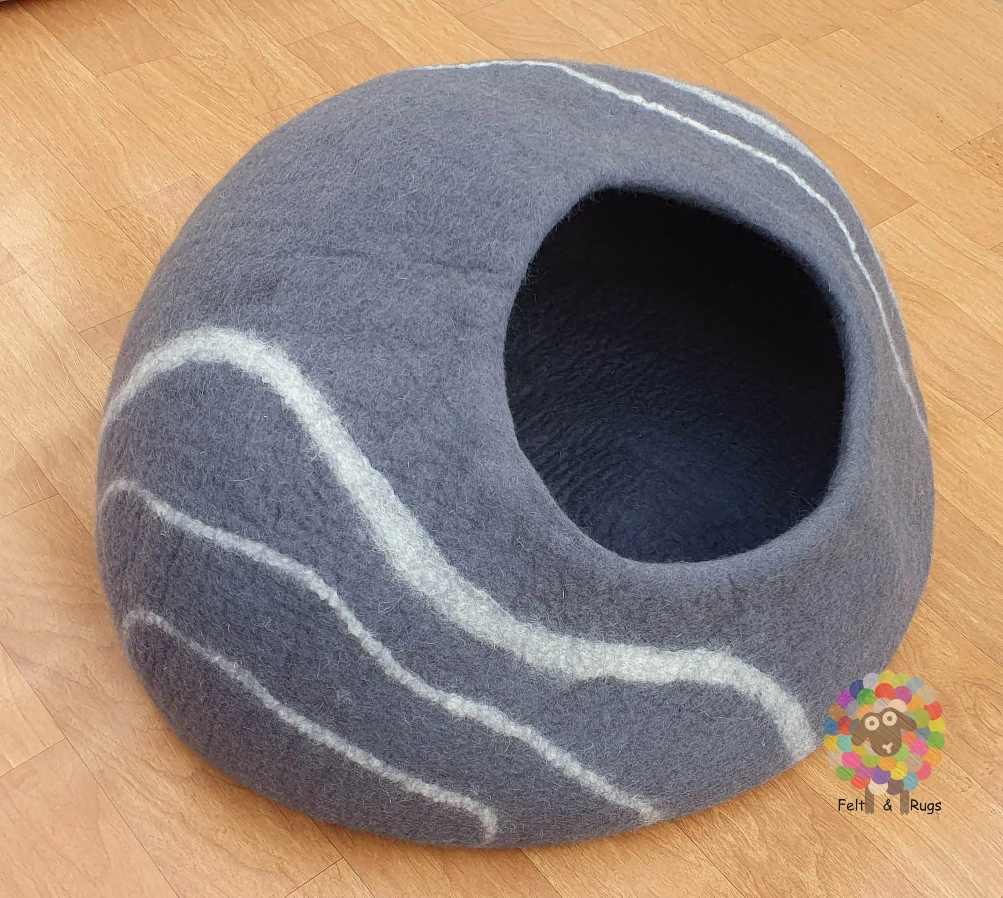 XXXLARGE Felt Cat Cave  (70 cm /27.6 inches diameter) / Cat Bed / Pet Bed / Puppy Bed / Cat House. 100 % Wool . Handmade in Nepal