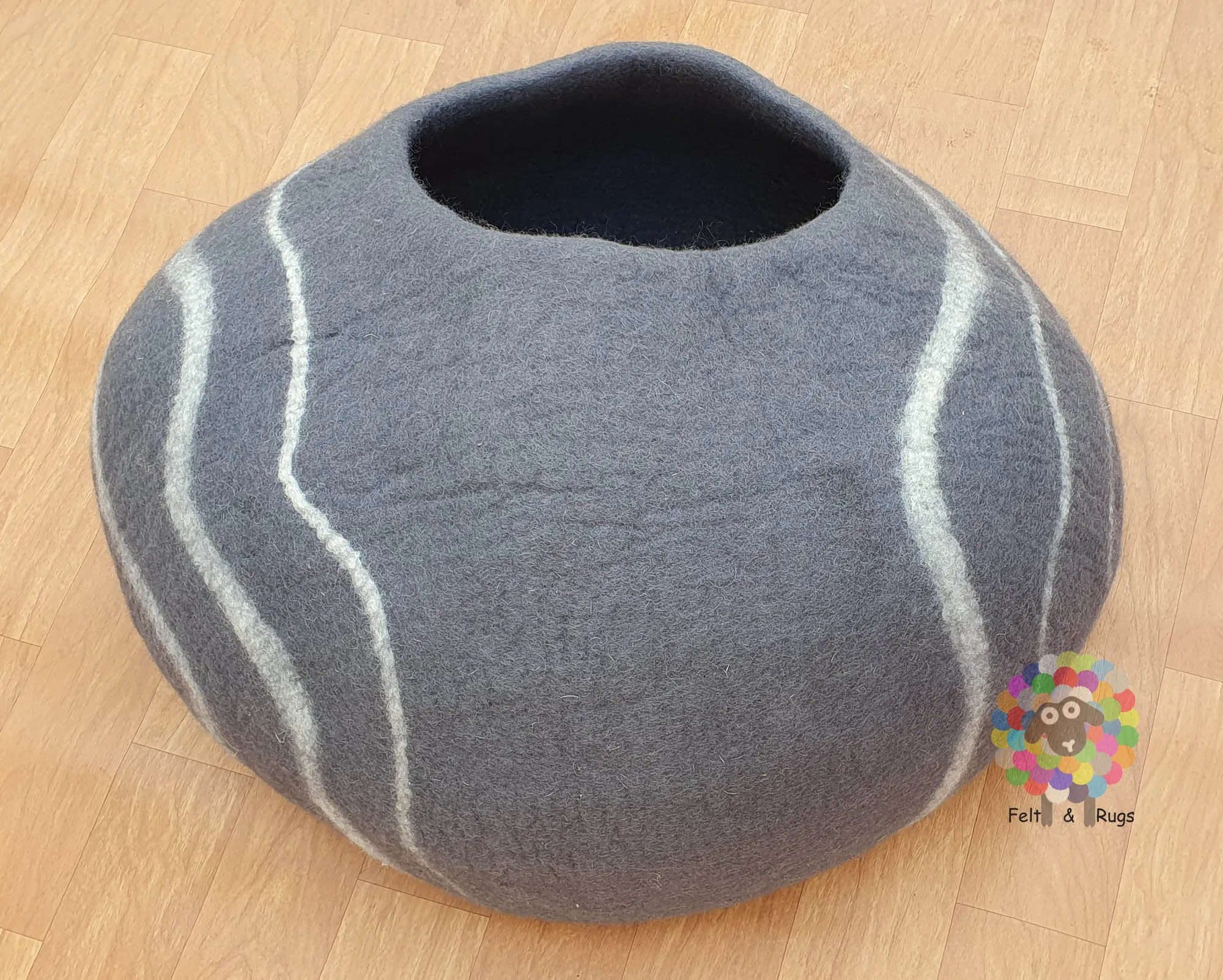 XXXLARGE Felt Cat Cave  (70 cm /27.6 inches diameter) / Cat Bed / Pet Bed / Puppy Bed / Cat House. 100 % Wool . Handmade in Nepal